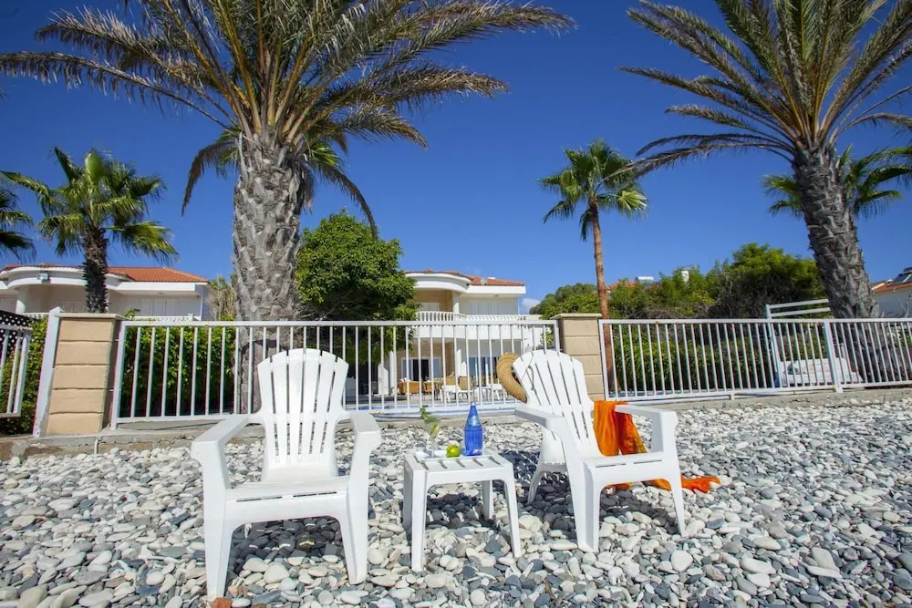Sunset Beachfront Villa Meneou