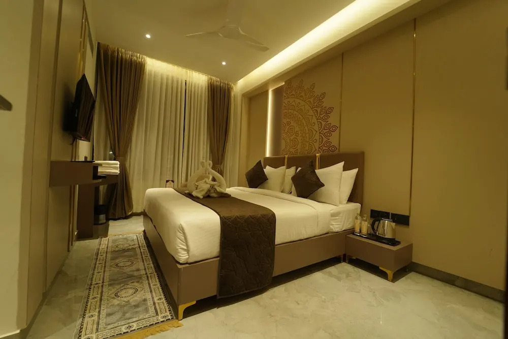 Yuvraj Le: Royale