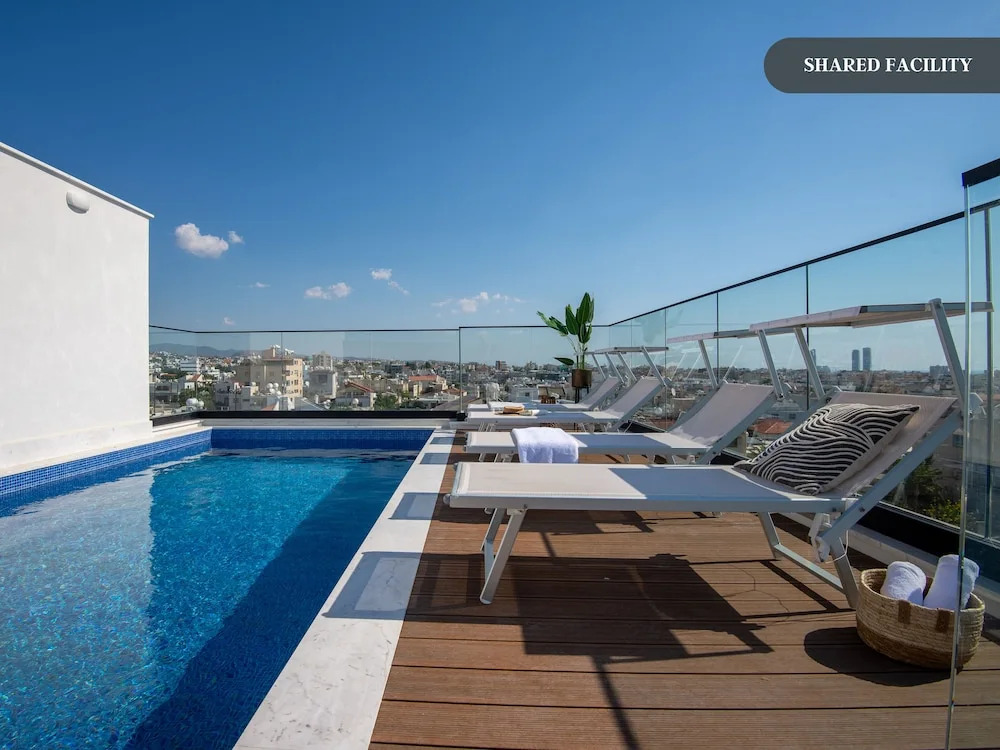 Sanders Crystal 1 - Large 4-bdr Penthouse With Shared Pool