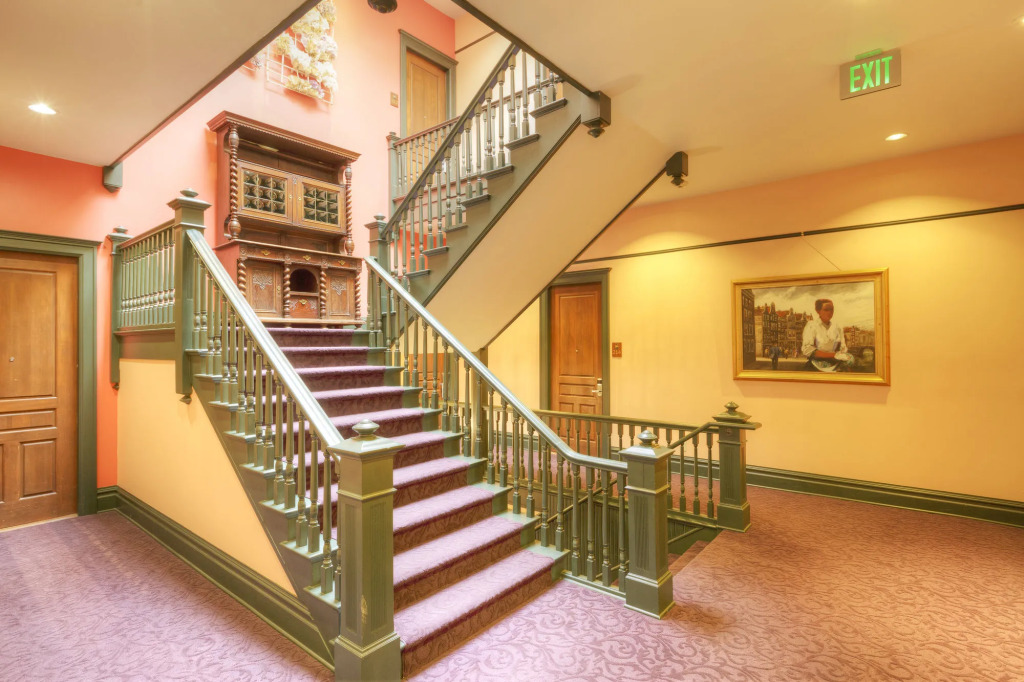 Montvale Hotel
