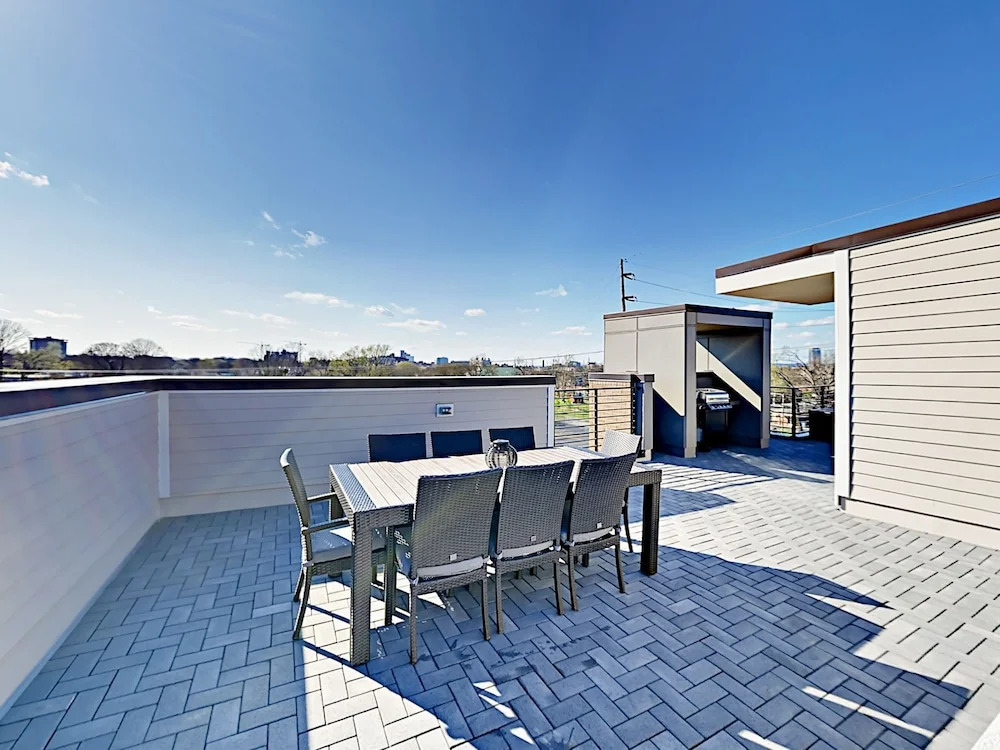 Summit Ave Townhouse 3 Bedrooms 3.5 Bathrooms Townhouse
