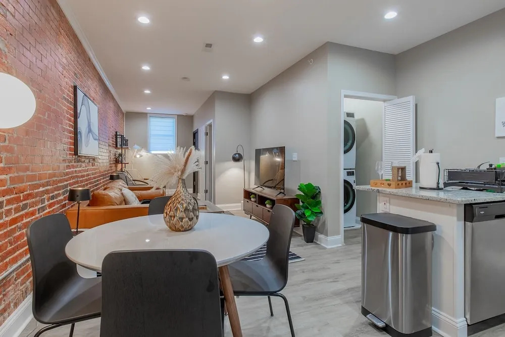Baltimores Best Home Away From Home 2 Bedroom Apts by Redawning