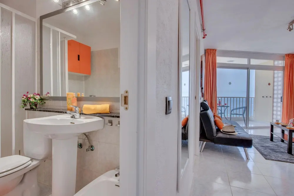 M12B. Very Central Apartment in Las Américas