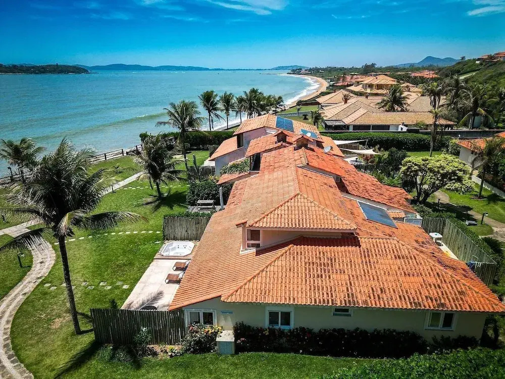 Bz77 Beachfront house with 4 suites!