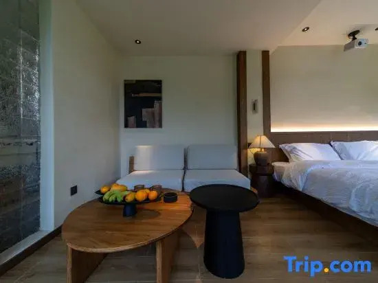 Luxury Mountain View Hot Spring Resort (Private Oxygen Spa Hotel at the Foot of the Snowy Mountain)