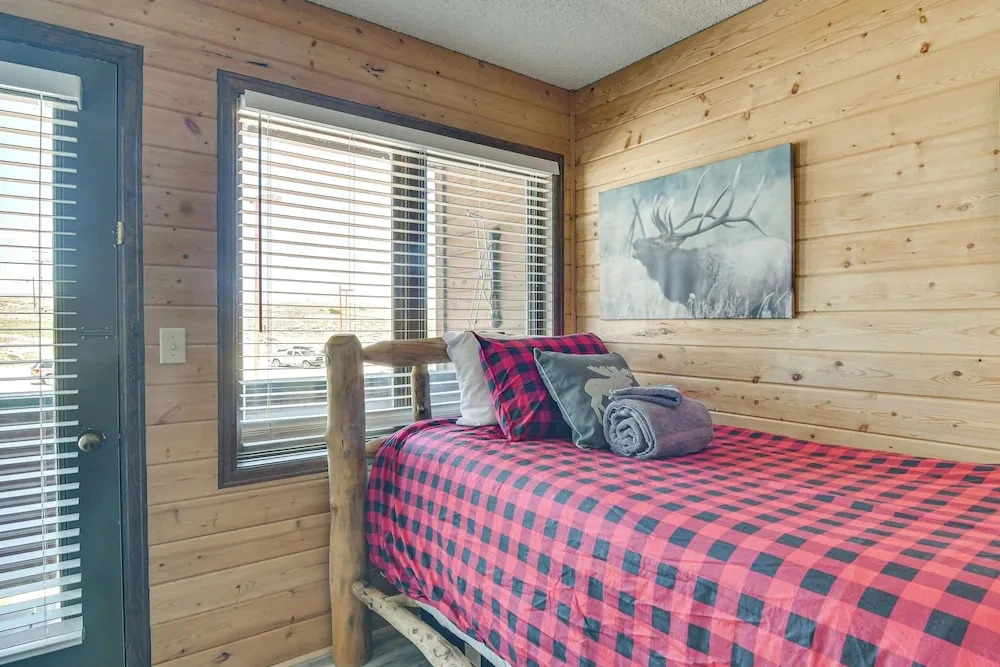 < 1 Mi to Granby Rodeo! Retreat w/ Pool & Hot Tub