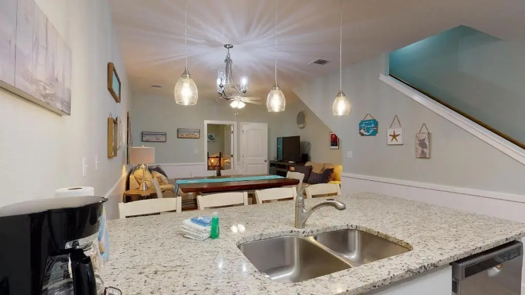 BC106 Stay and play at Twisted Pelican, this cozy home steps from all of the activities in Port A