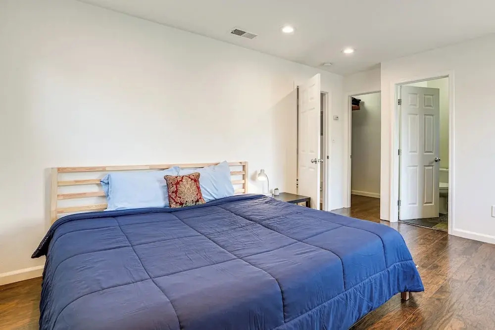 Spacious & Central! Pet-friendly Emeryville Home