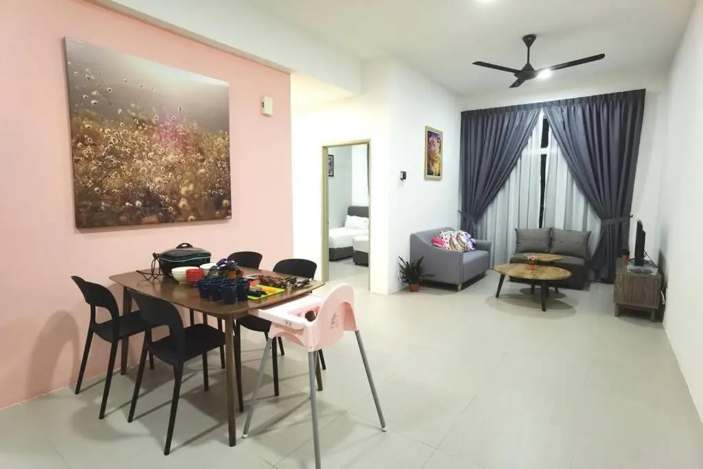 W7Homestay GoldenHill NightMarket