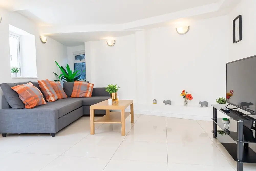 Lovely 2 Bedroom Apartment With Free Parking