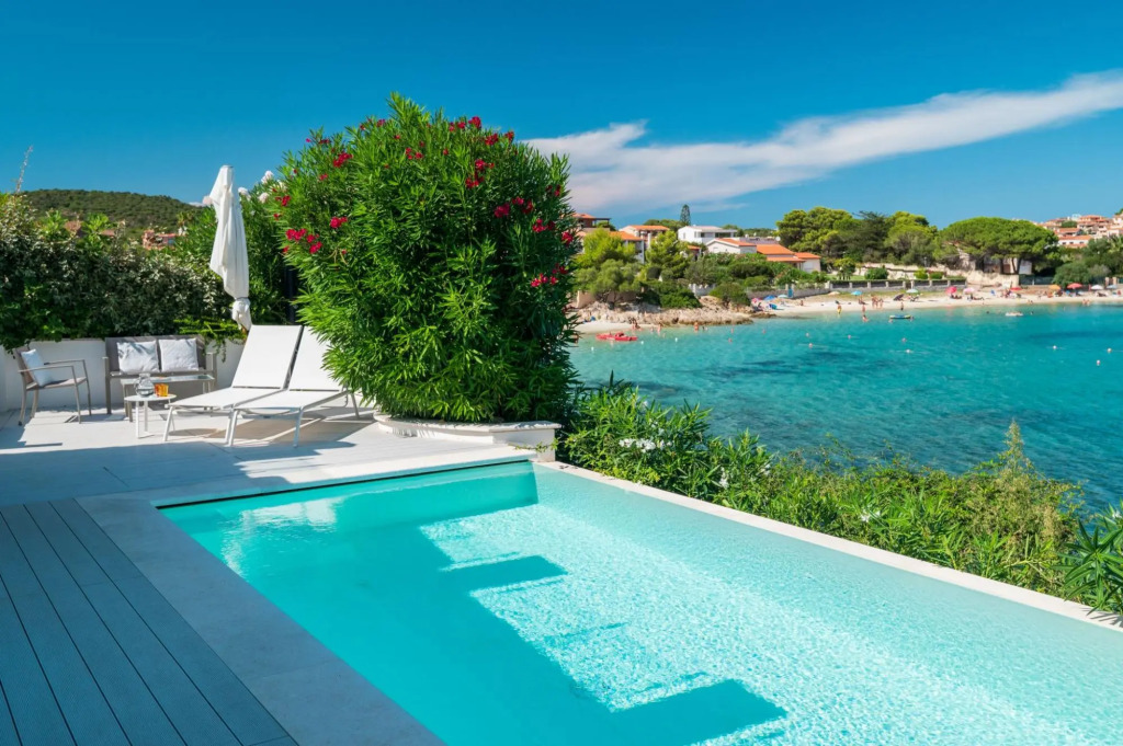 An independent villa of 250 square meters, is divided into 3 levels where the ground floor is the ma-VILLA BIANCA