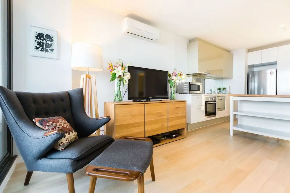 EVA, 1BDR Melbourne Apartment