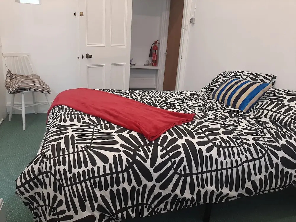 Newport 1-Bed Apt, Sleeps 2 near Train Station