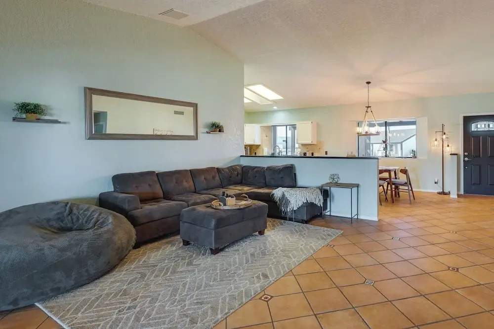 4 Mi to Lake Havasu State Park: Home w/ Mtn Views!