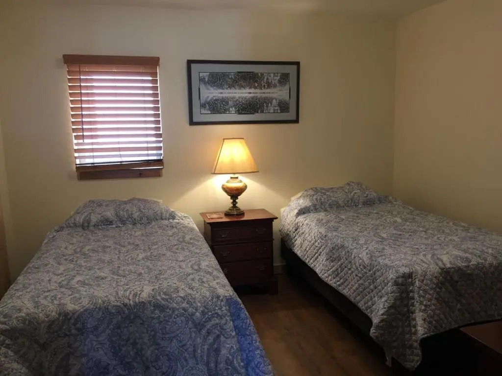 Creekside Downtown Vacation Suites, Only Adults 25 or older