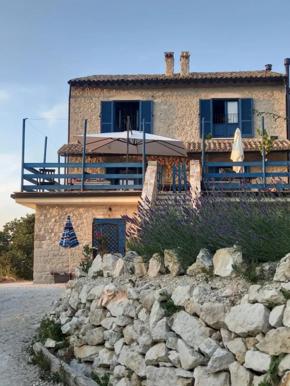 La casa dalle finestre blu