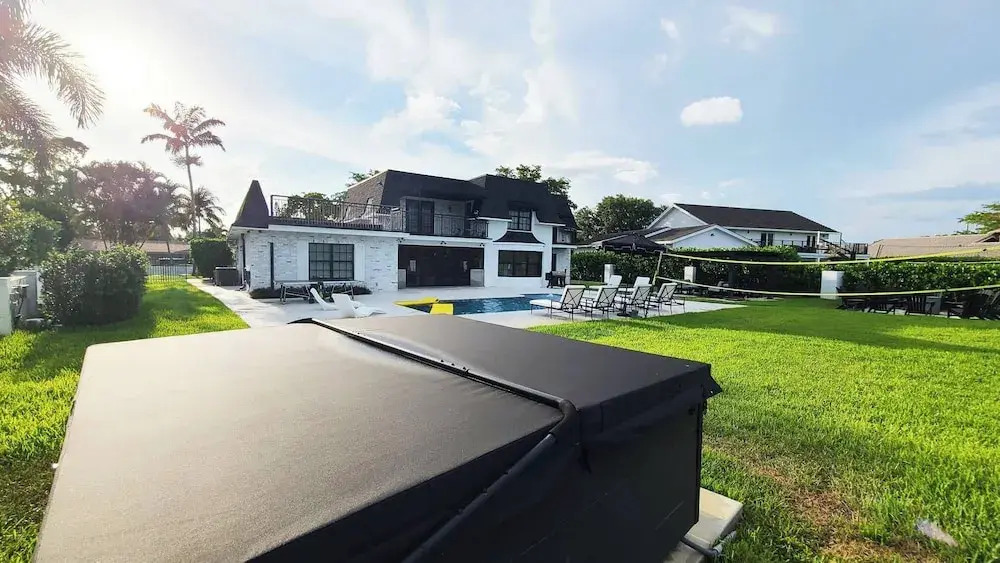 New 5 Bedroom Modern Villa on Golf Course