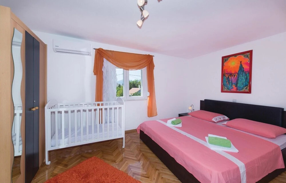 Amazing Home In Kastel Gomilica