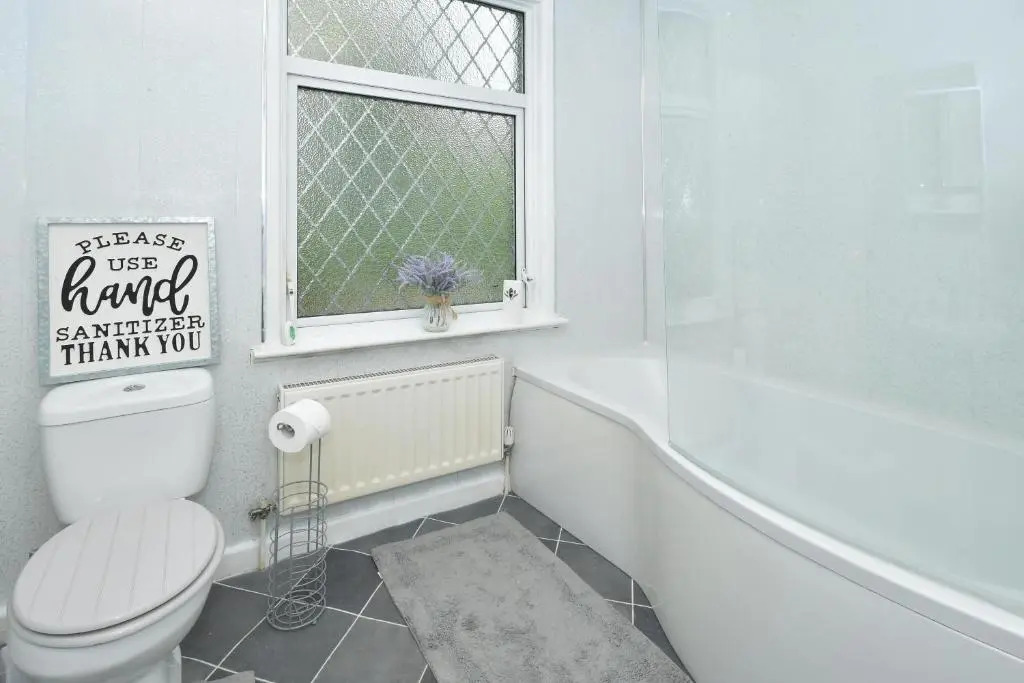 Beautiful 3-bed House by Ministays Stoke-on-trent