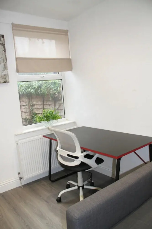 London Retreat-2 Bedroom House Parking & Garden