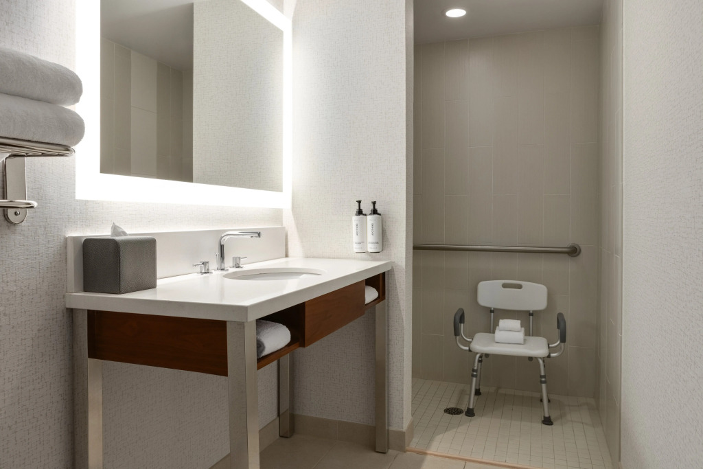 Crowne Plaza Seattle - No Resort Fee - Newly Renovated IHG Hotel
