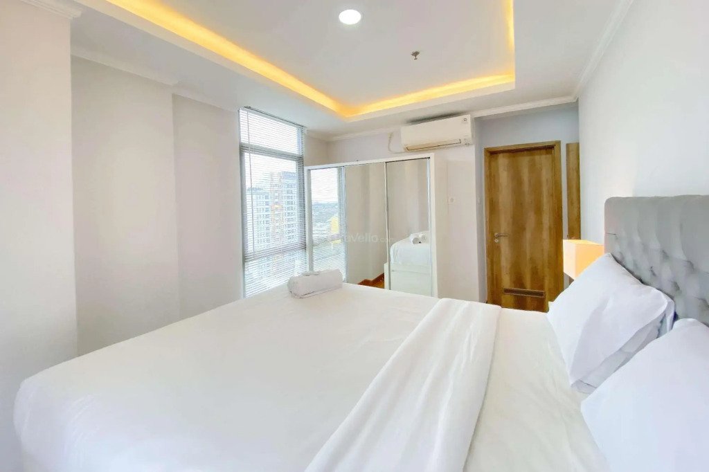 Apt Pejaten Park 2 BR Luas dgn Swim Pool & Netflix