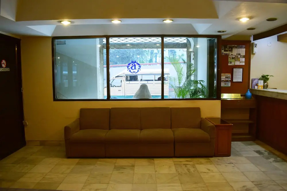Hotel Grand Circle Inn