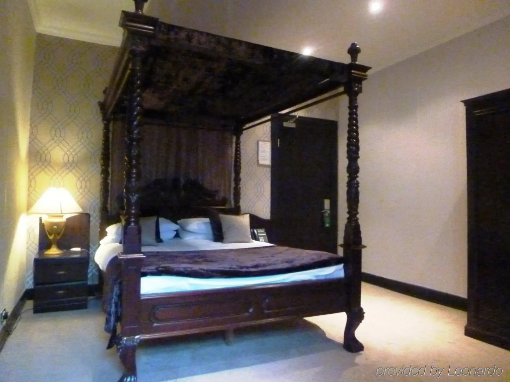 The Popinjay Hotel