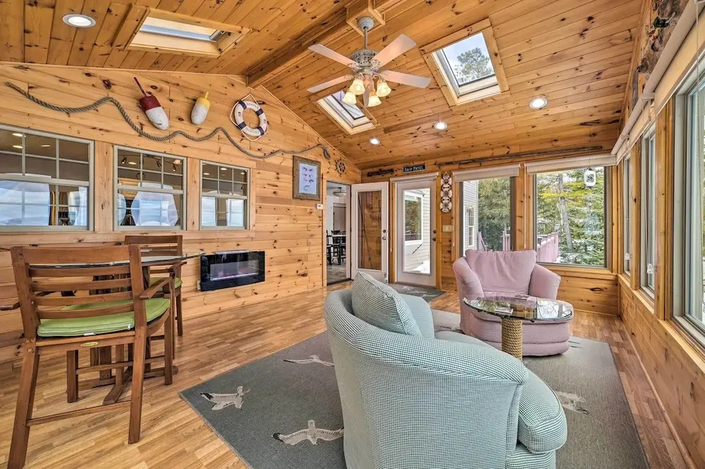 Spacious Lakefront Home w/ Sunroom & Bar