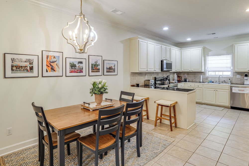 Walk to Ole Miss! Hilltop Oxford Home w/ Patio