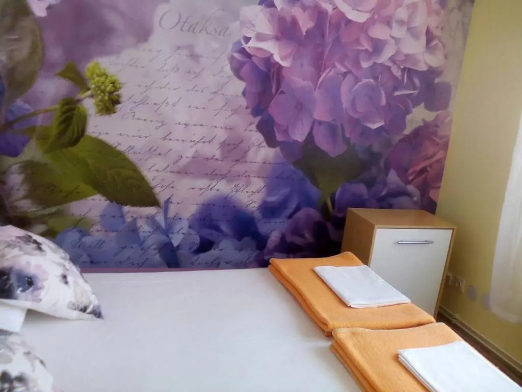 Apartment Yelena Rose West