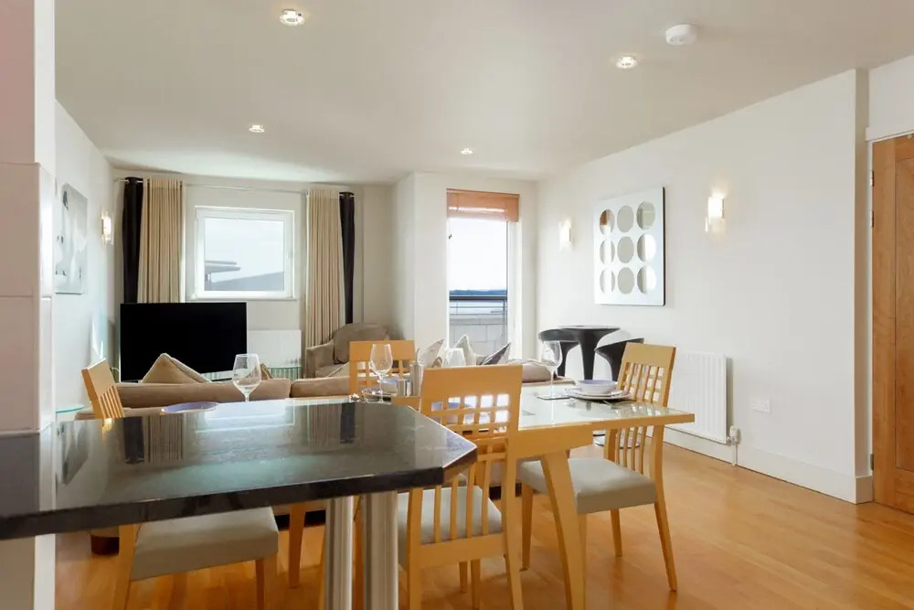 Crows Nest - On Poole Quay, Parking and Wi-Fi included