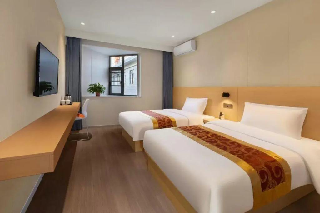 Shell Hotel Zhoukou Jiaotong Zhong Road Bus Center Station