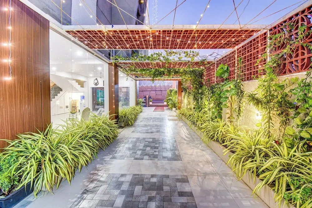 FabHotel Chhappan