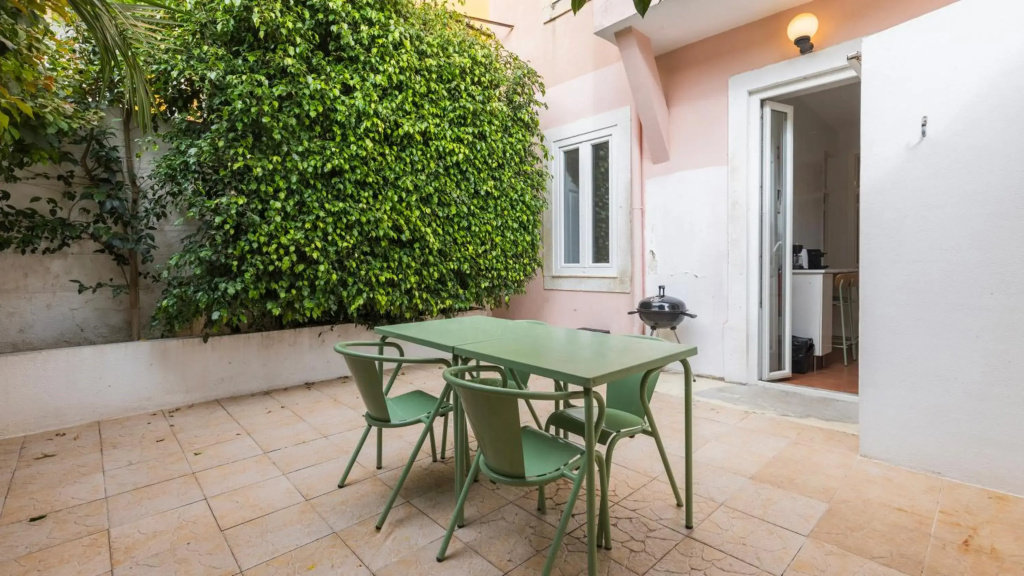 Private Terrace Apartment in Historic Centre 3 by Lisbonne Collection