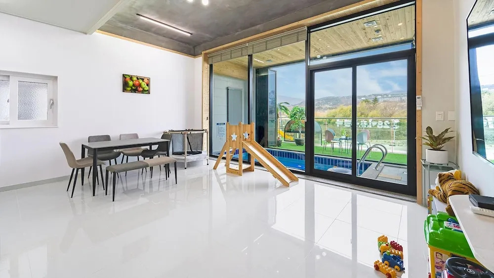 Gyeongju cheongun28 kids Poolvilla