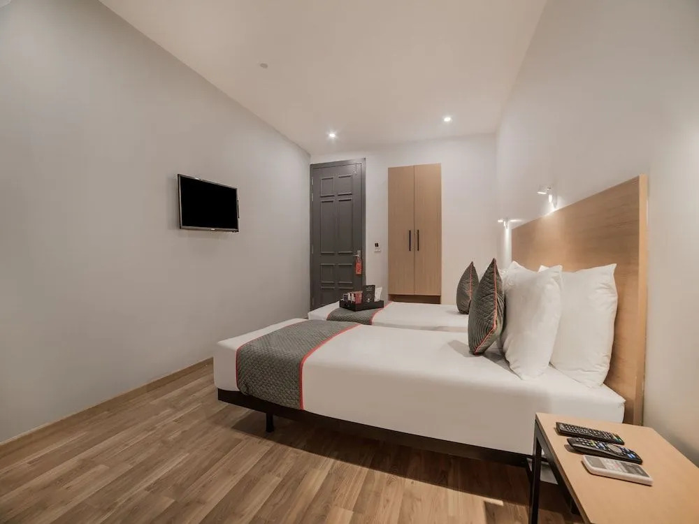 OYO Townhouse 086 Pankha Road
