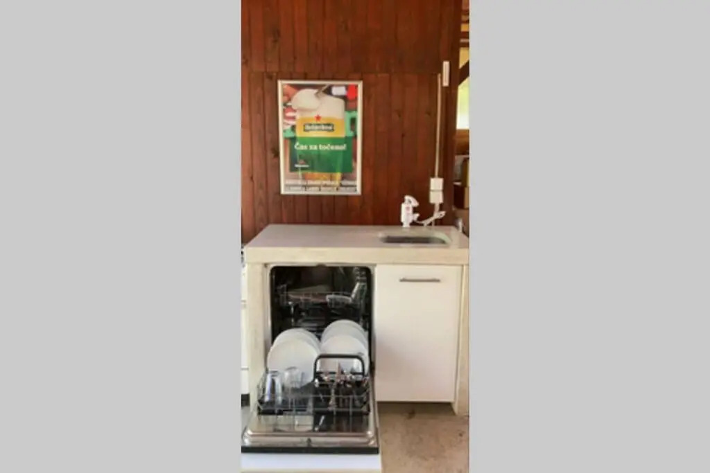 Huge BBQ Garden, Spacious Flat, AC, Free Parking 1