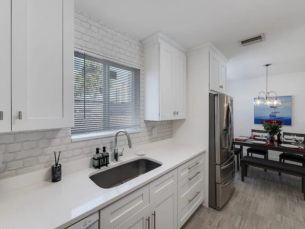 Seas The Day 8: Designer Beach W/ Pool! 3 Bedroom Condo