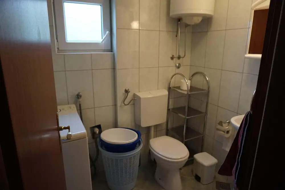 SUBTUB Hostel Makarska