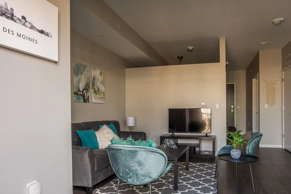 FRONTDESK Confluence on 3rd Apt Downtown Riverwalk Trails