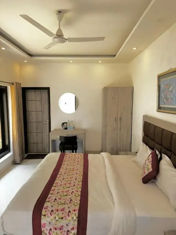 R Cottage Studio Apartments