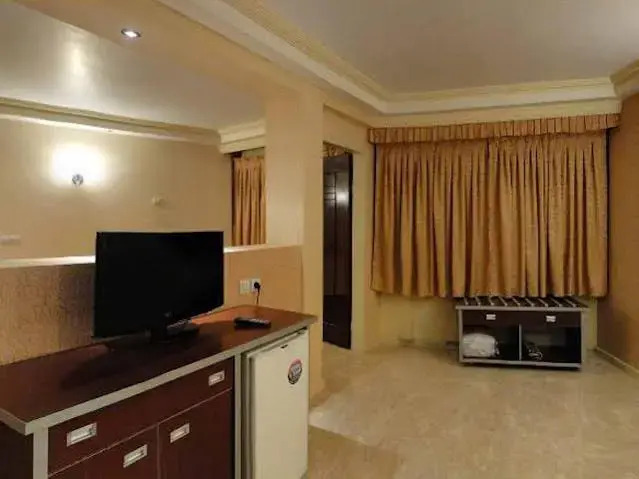 Hotel Piroozy