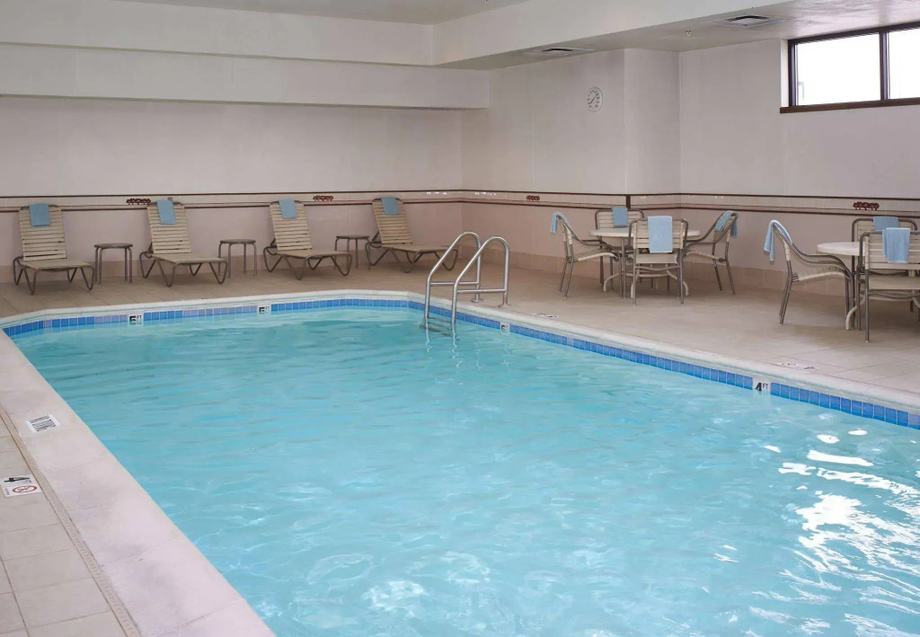 Courtyard St. Louis Westport Plaza