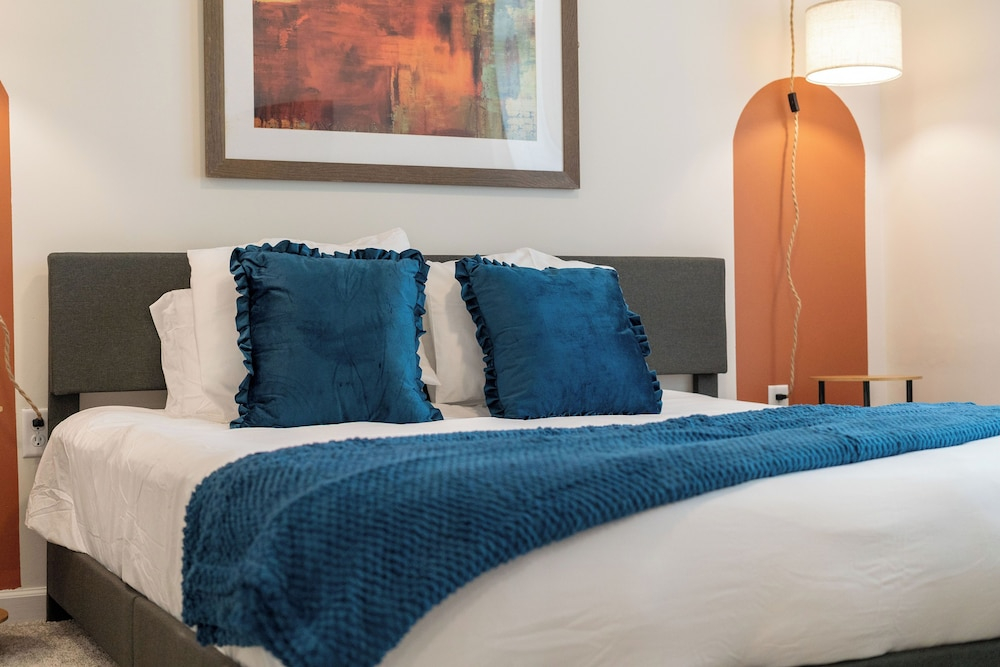 Riviere Apartments King Bed Suite & Pool & Gym & Pet Friendly & Near Epic Universe