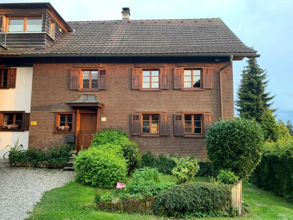 Bauernhaus am Pfänderhang mit Seeblick