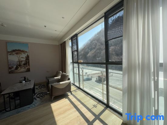 Vienna 3 Best Hotel (Shennongjia Dajiuhu National Park Scenic Area Entrance Pingqian Ancient Town)