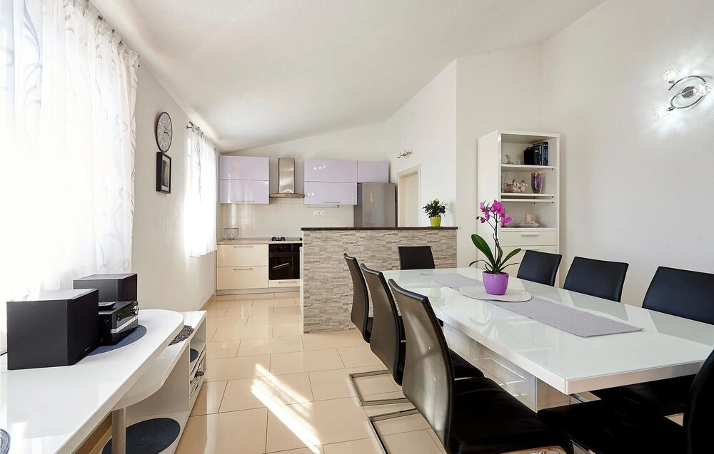 Beautiful Home in Pano With Wifi and 5 Bedrooms