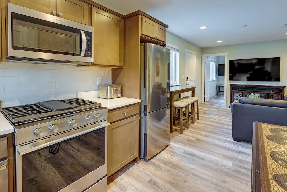 Modern Seatac Gem w/ Fireplace & Smart Tvs!