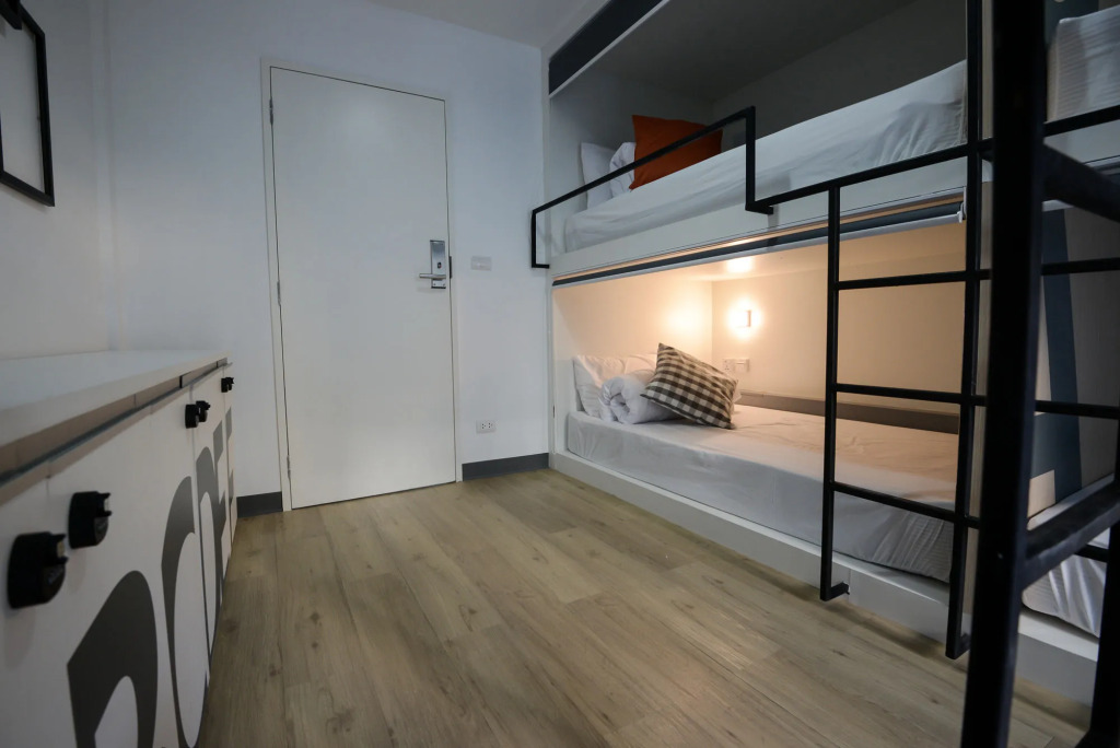 MonkeyNap Hostel